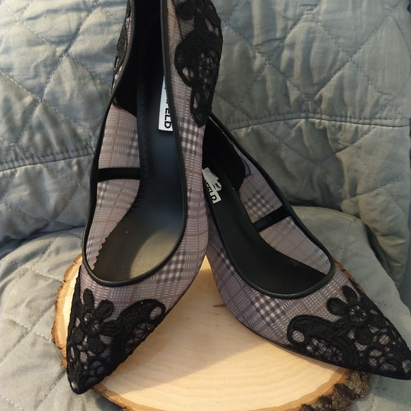 Karl Lagerfeld - Picture 1 of 8